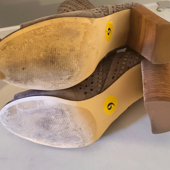 Carlos Santana Open Toe Bootie - Picture 4 of 4